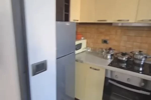 Shtepi me qera Apartament ne Tirane, 1+1, Mobilimi E mobiluar, Pagesa 500  Euro.