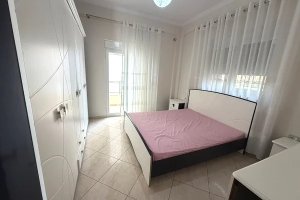 Shtepi me qera Apartament ne Tirane, 1+1, Mobilimi E mobiluar, Pagesa 400  Euro.