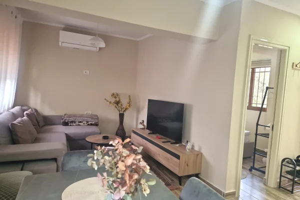 Shtepi me qera Apartament ne Tirane, 1+1, Mobilimi E mobiluar, Pagesa 500  Euro.