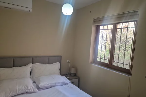 Shtepi me qera Apartament ne Tirane, 1+1, Mobilimi E mobiluar, Pagesa 500  Euro.