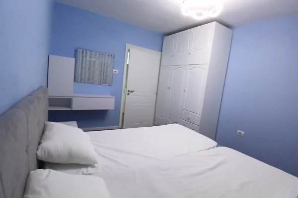 Shtepi me qera Apartament ne Tirane, 1+1, Mobilimi E mobiluar, Pagesa 50,000  Leke.