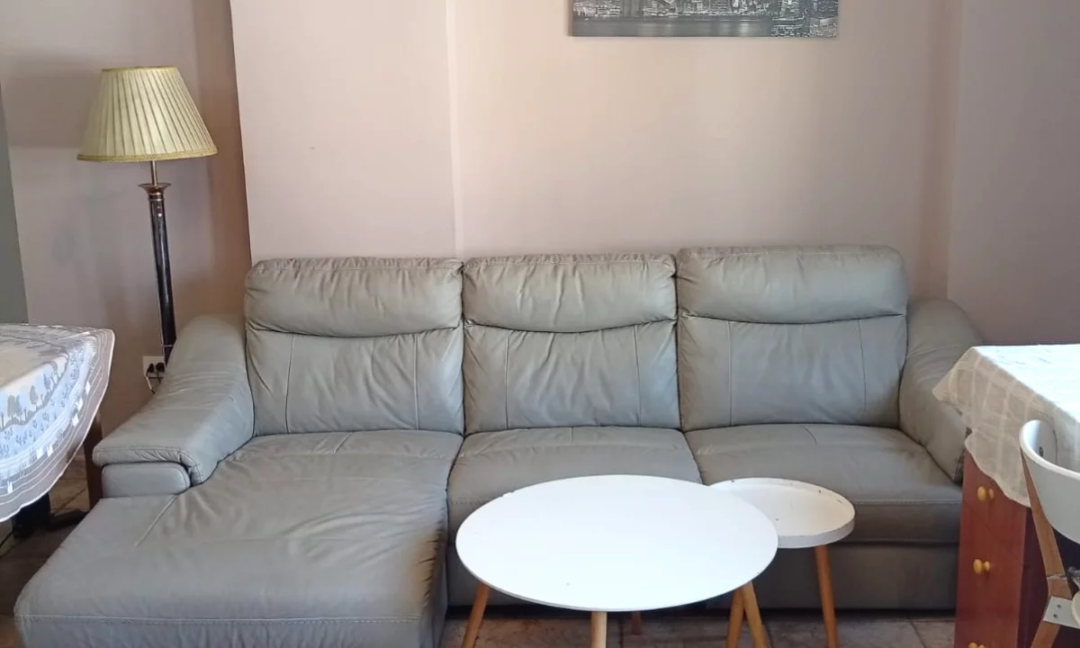 Shtepi me qera Apartament ne Tirane, 3+1, Mobilimi E mobiluar, Pagesa 700  Euro.