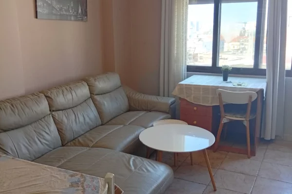Shtepi me qera Apartament ne Tirane, 3+1, Mobilimi E mobiluar, Pagesa 700  Euro.