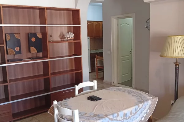 Shtepi me qera Apartament ne Tirane, 3+1, Mobilimi E mobiluar, Pagesa 700  Euro.