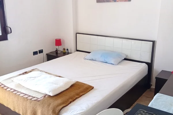 Shtepi me qera Apartament ne Tirane, 3+1, Mobilimi E mobiluar, Pagesa 700  Euro.