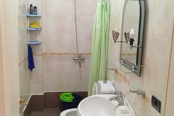 Shtepi me qera Apartament ne Tirane, 3+1, Mobilimi E mobiluar, Pagesa 700  Euro.