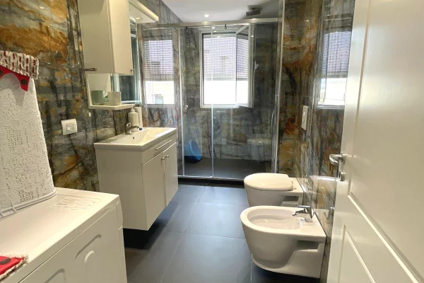 Shtepi me qera Apartament ne Tirane, 2+1, Mobilimi E mobiluar, Pagesa 850  Euro.