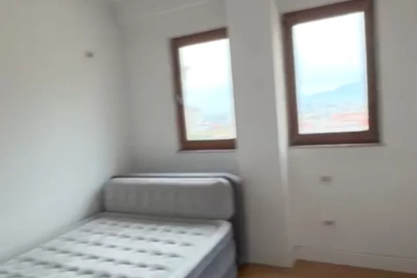 Shtepi me qera Apartament ne Tirane, 2+1, Mobilimi E mobiluar, Pagesa 75,000  Leke.