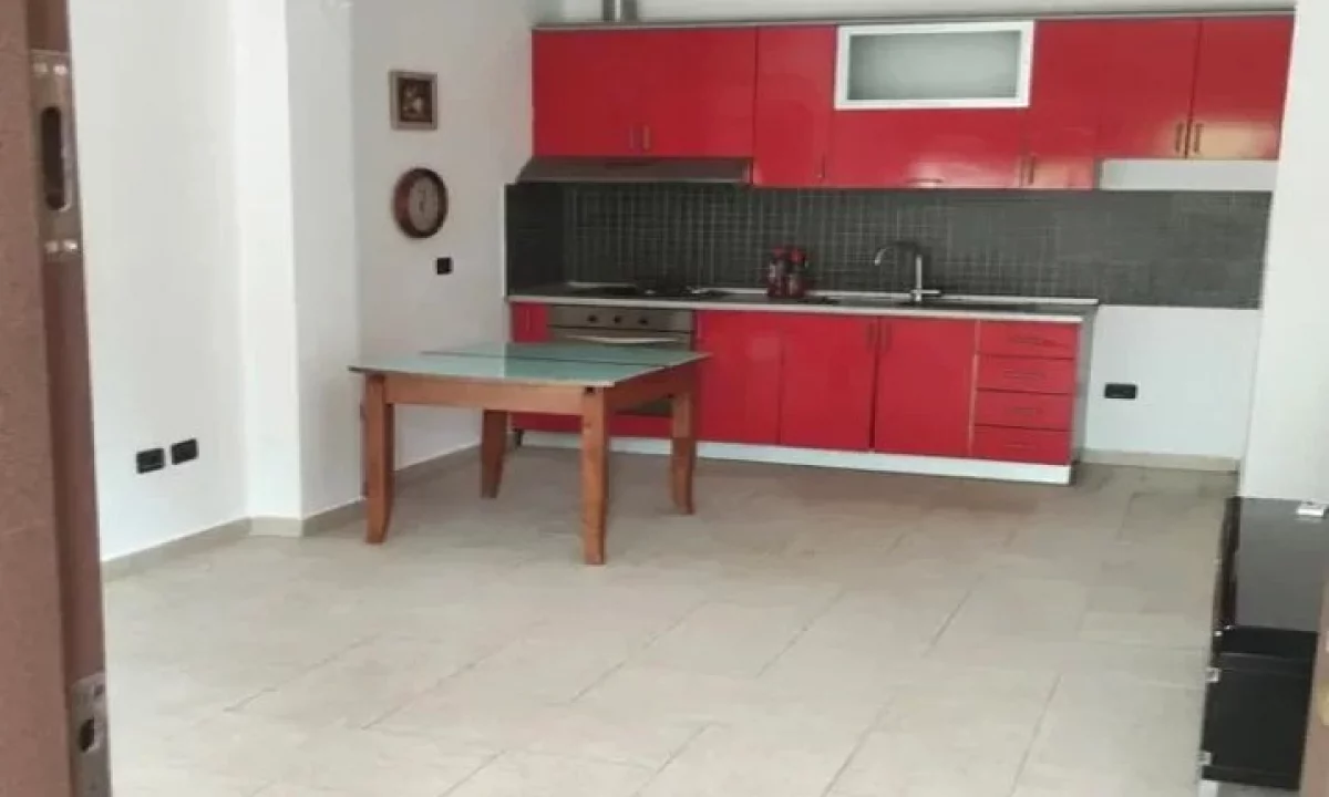 Shtepi me qera Apartament ne Tirane, 1+1, Mobilimi Pjeserisht e mobiluar, Pagesa 280  Euro.
