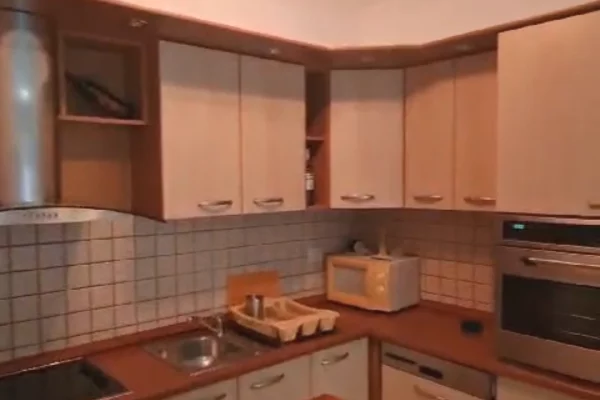 Shtepi me qera Apartament ne Tirane, 1+1, Mobilimi E mobiluar, Pagesa 700  Euro.