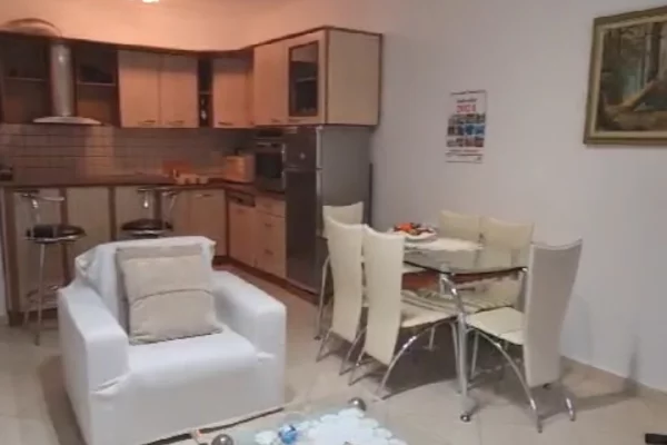 Jepet me qera apartament 1+1 te Tirana e Re prane Liqenit Artificial