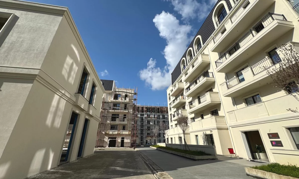 Shtepi ne shitje Apartament ne Tirane, 1+1, Mobilimi Bosh, pa mobiluar, Pagesa 112,000  Euro.