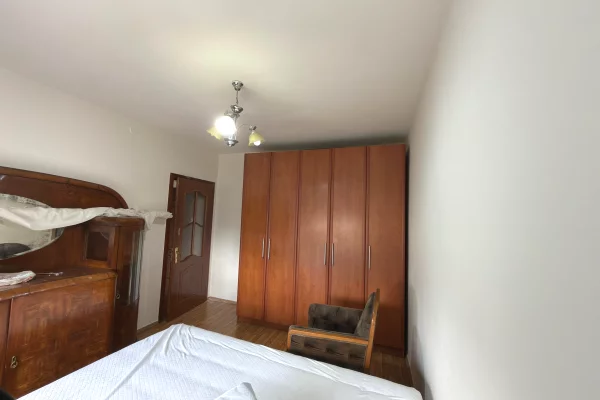 Shtepi ne shitje Apartament ne Tirane, 2+1, Mobilimi E mobiluar, Pagesa 150,000  Euro.