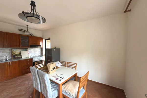 Shitet Apartament 2+1 te Rruga e Elbasanit 