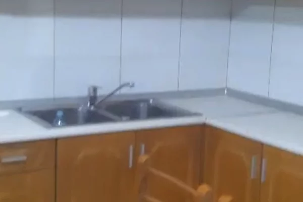 Shtepi me qera Apartament ne Tirane, 2+1, Mobilimi E mobiluar, Pagesa 50,000  Leke.