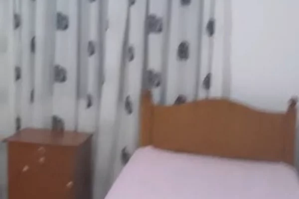 Shtepi me qera Apartament ne Tirane, 2+1, Mobilimi E mobiluar, Pagesa 50,000  Leke.