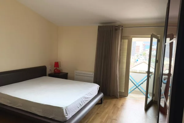 Shtepi me qera Apartament ne Tirane, 2+1, Mobilimi E mobiluar, Pagesa 60,000  Leke.