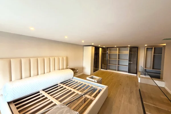 Shtepi me qera Duplex(shtepi me 2 kate) ne Tirane, 1+1, Mobilimi E mobiluar, Pagesa 70,000  Leke.