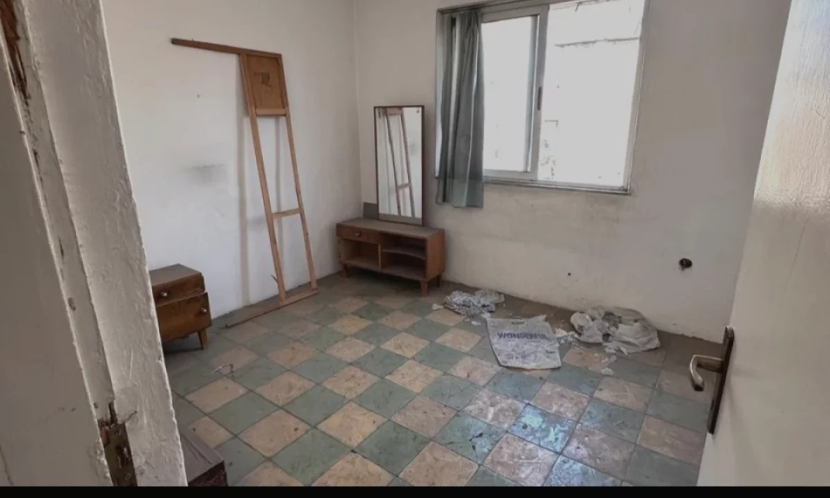 Shtepi ne shitje Apartament ne Tirane, 3+1, Mobilimi Bosh, pa mobiluar, Pagesa 120,000  Euro.