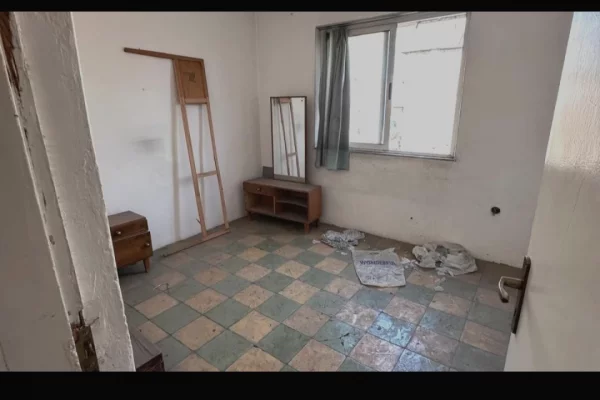Shtepi ne shitje Apartament ne Tirane, 3+1, Mobilimi Bosh, pa mobiluar, Pagesa 120,000  Euro.