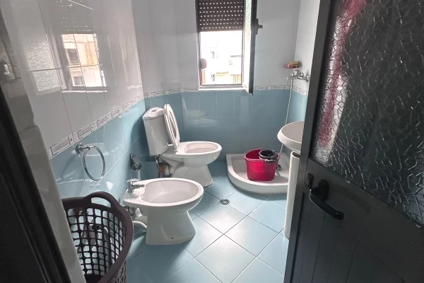 Shtepi me qera Apartament ne Tirane, 1+1, Mobilimi E mobiluar, Pagesa 40,000  Leke.