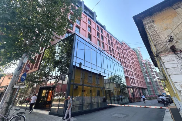 Shitet dyqan ne kat 0 ne Galerine "Roma" te Rruga e Kavajes