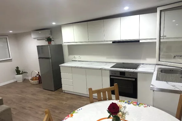 Shtepi me qera Apartament ne Tirane, 1+1, Mobilimi E mobiluar, Pagesa 40,000  Leke.