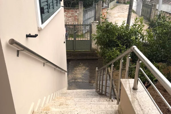 Shtepi me qera Apartament ne Tirane, 3+1, Mobilimi E mobiluar, Pagesa 800  Euro.