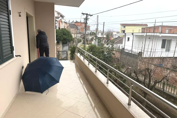 Shtepi me qera Apartament ne Tirane, 3+1, Mobilimi E mobiluar, Pagesa 800  Euro.