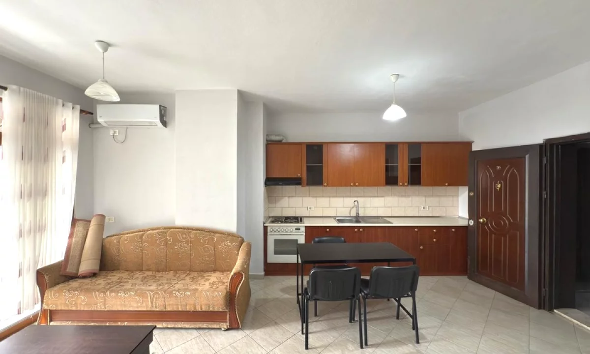 Shtepi ne shitje Apartament ne Tirane, 1+1, Mobilimi E mobiluar, Pagesa 88,000  Euro.