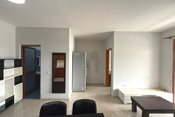 Shtepi ne shitje Apartament ne Tirane, 1+1, Mobilimi E mobiluar, Pagesa 88,000  Euro.