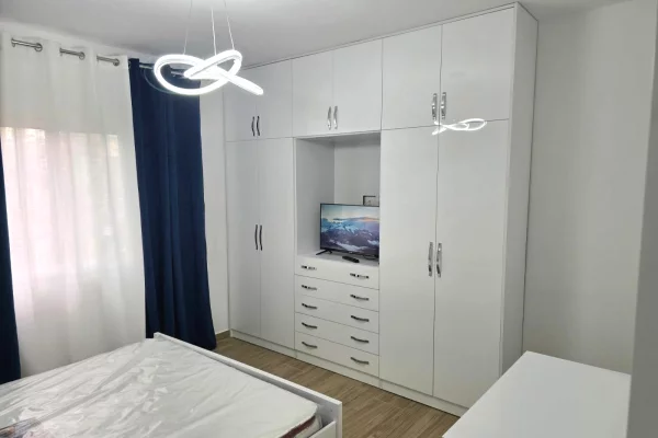 Shtepi me qera Apartament ne Tirane, 1+1, Mobilimi E mobiluar, Pagesa 50,000  Leke.
