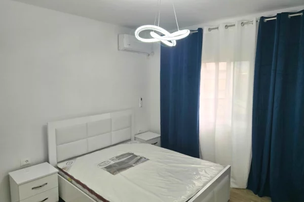 Shtepi me qera Apartament ne Tirane, 1+1, Mobilimi E mobiluar, Pagesa 50,000  Leke.