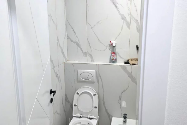 Shtepi me qera Apartament ne Tirane, 1+1, Mobilimi E mobiluar, Pagesa 50,000  Leke.