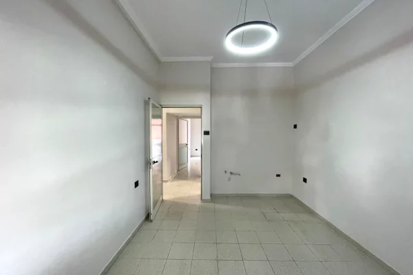 JEPET ME QERA APARTAMENT PER ZYRE 2+1 – SHALLVARE