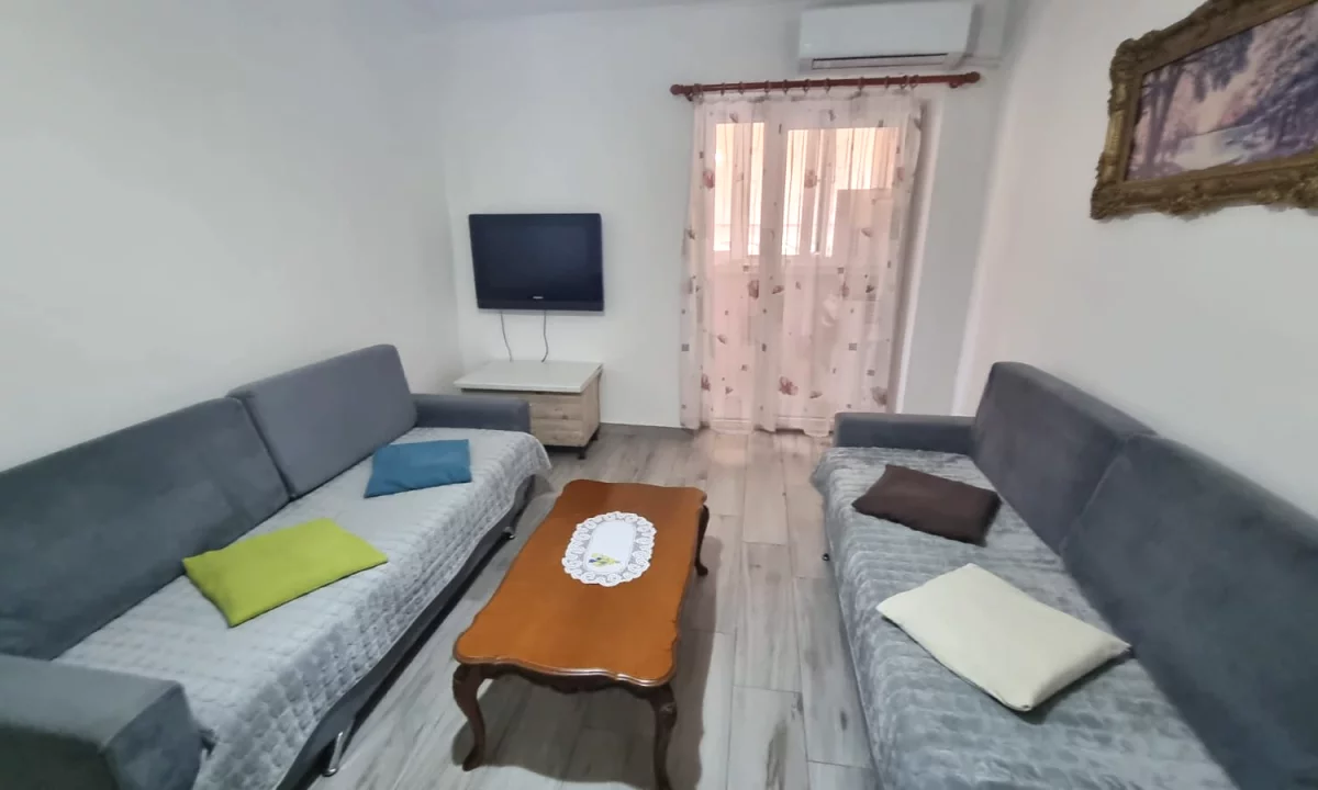 Shtepi me qera Apartament ne Tirane, 1+1, Mobilimi E mobiluar, Pagesa 45,000  Leke.