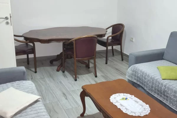 Shtepi me qera Apartament ne Tirane, 1+1, Mobilimi E mobiluar, Pagesa 45,000  Leke.