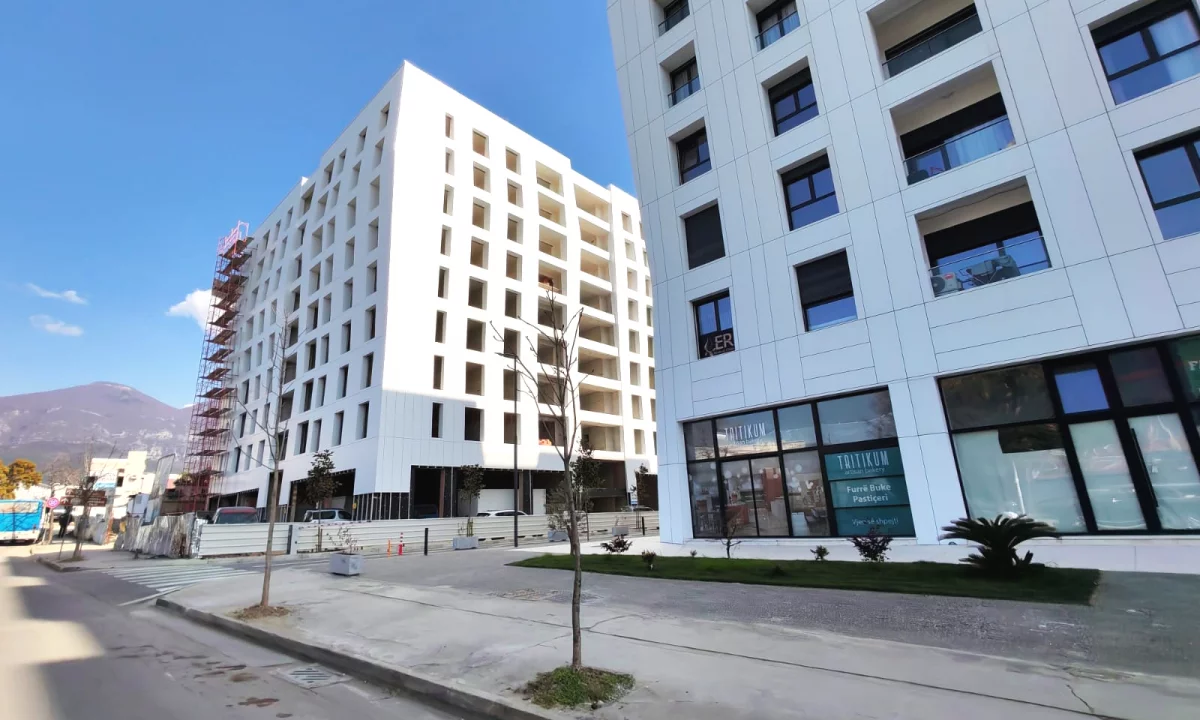 Shtepi ne shitje Apartament ne Tirane, 3+1, Mobilimi Bosh, pa mobiluar, Pagesa 215,000  Euro.