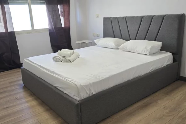 Shtepi ne shitje Apartament ne Tirane, 2+1, Mobilimi E mobiluar, Pagesa 185,000  Euro.