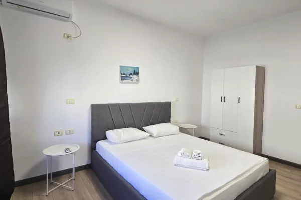 Shtepi ne shitje Apartament ne Tirane, 2+1, Mobilimi E mobiluar, Pagesa 185,000  Euro.