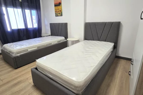 Shtepi ne shitje Apartament ne Tirane, 2+1, Mobilimi E mobiluar, Pagesa 185,000  Euro.