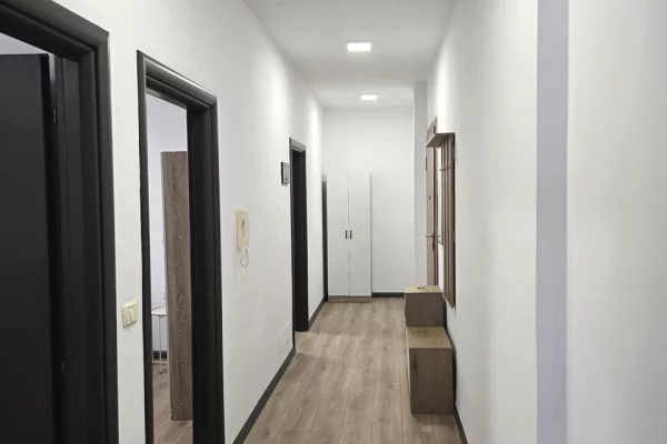 Shtepi ne shitje Apartament ne Tirane, 2+1, Mobilimi E mobiluar, Pagesa 185,000  Euro.