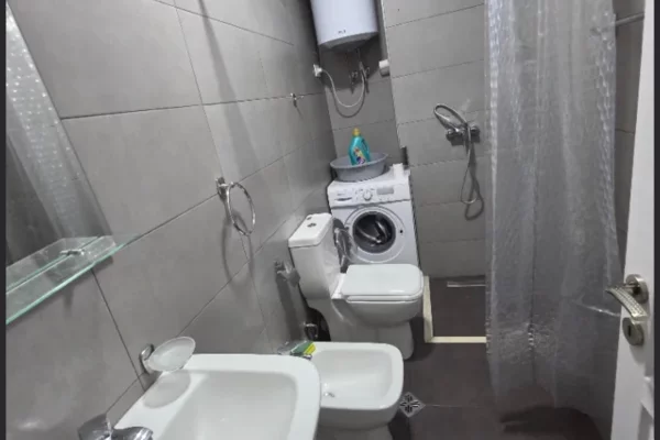 Shtepi me qera Apartament ne Tirane, 1+1, Mobilimi E mobiluar, Pagesa 450  Euro.