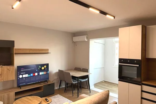 Shtepi ne shitje Apartament ne Tirane, 1+1, Mobilimi E mobiluar, Pagesa 149,000  Euro.