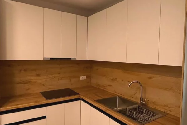 Shtepi ne shitje Apartament ne Tirane, 1+1, Mobilimi E mobiluar, Pagesa 149,000  Euro.