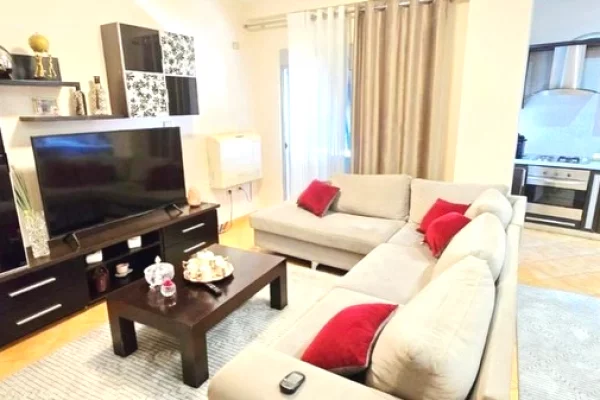 Shtepi ne shitje Apartament ne Tirane, 2+1, Mobilimi E mobiluar, Pagesa 196,000  Euro.