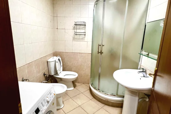 Shtepi me qera Apartament ne Tirane, 1+1, Mobilimi E mobiluar, Pagesa 55,000  Leke.