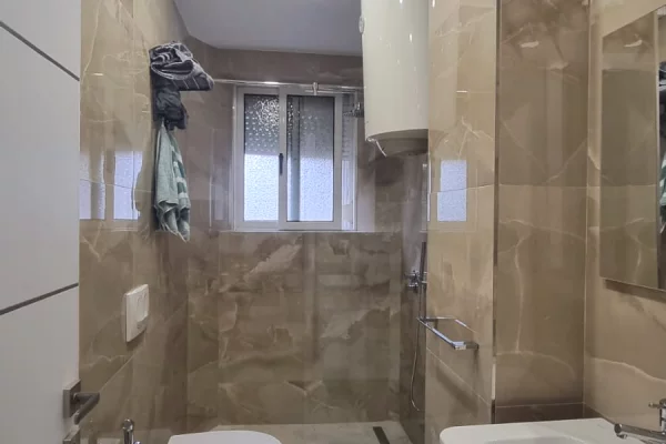 Shtepi me qera Apartament ne Tirane, 2+1, Mobilimi E mobiluar, Pagesa 750  Euro.