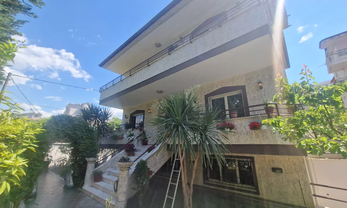 Shtepi ne shitje Shtepi Private ne Durres, 6+1, Mobilimi E mobiluar, Pagesa 210,000  Euro.