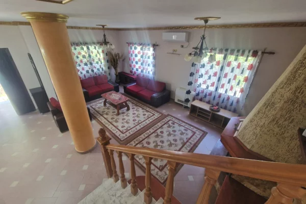 Shtepi ne shitje Shtepi Private ne Durres, 6+1, Mobilimi E mobiluar, Pagesa 210,000  Euro.